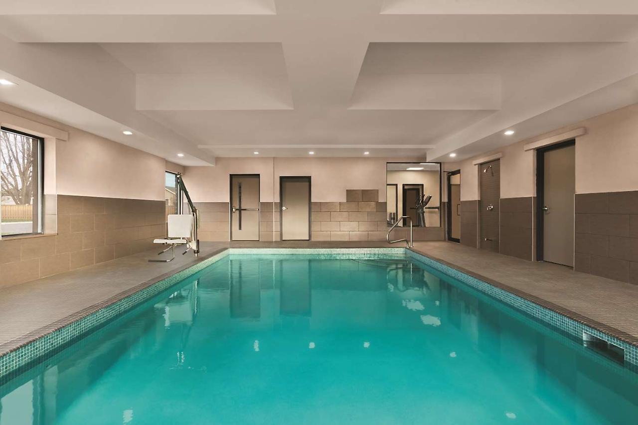 Country Inn & Suites By Radisson, Belleville, On Екстериор снимка