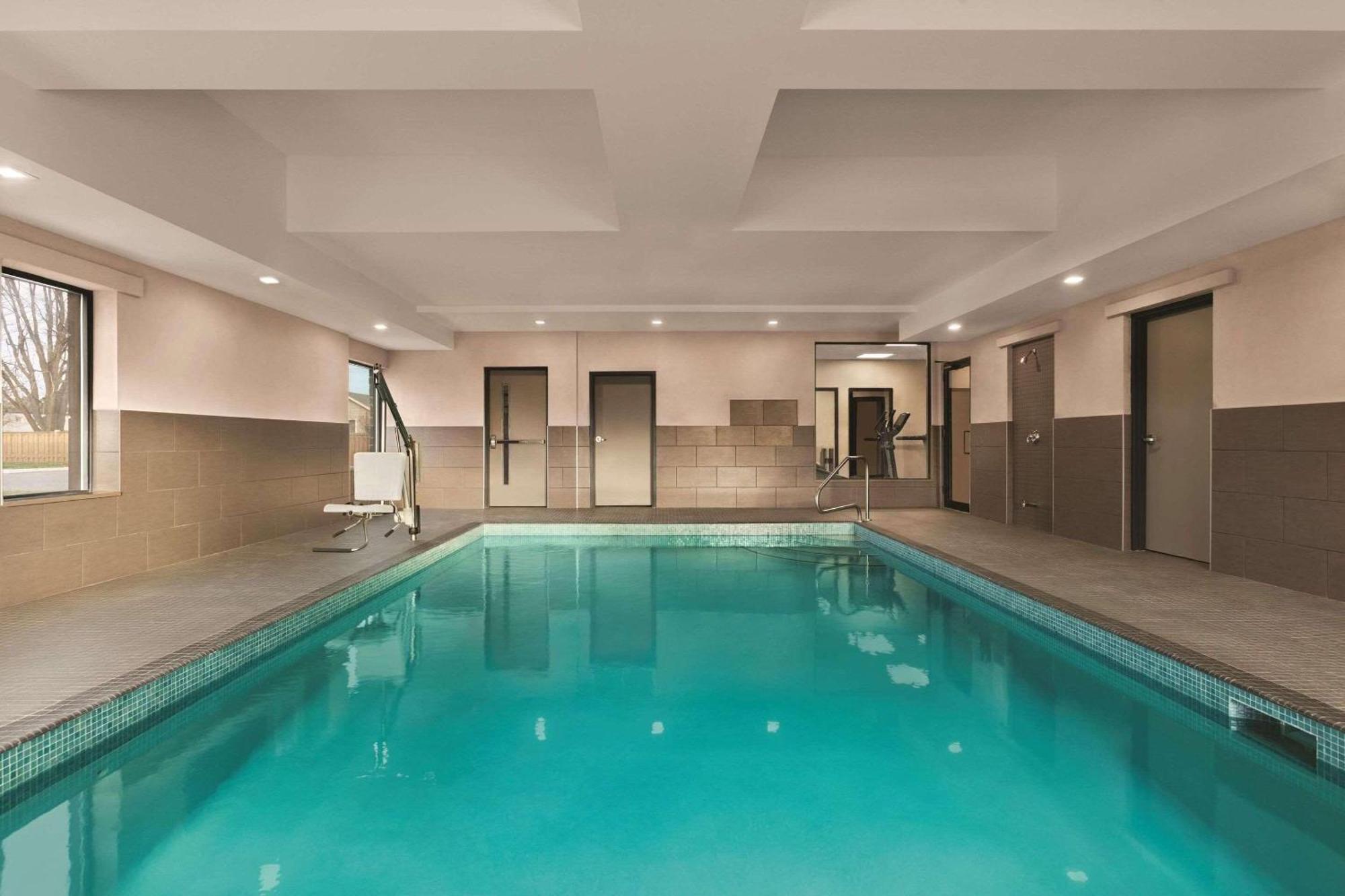 Country Inn & Suites By Radisson, Belleville, On Екстериор снимка