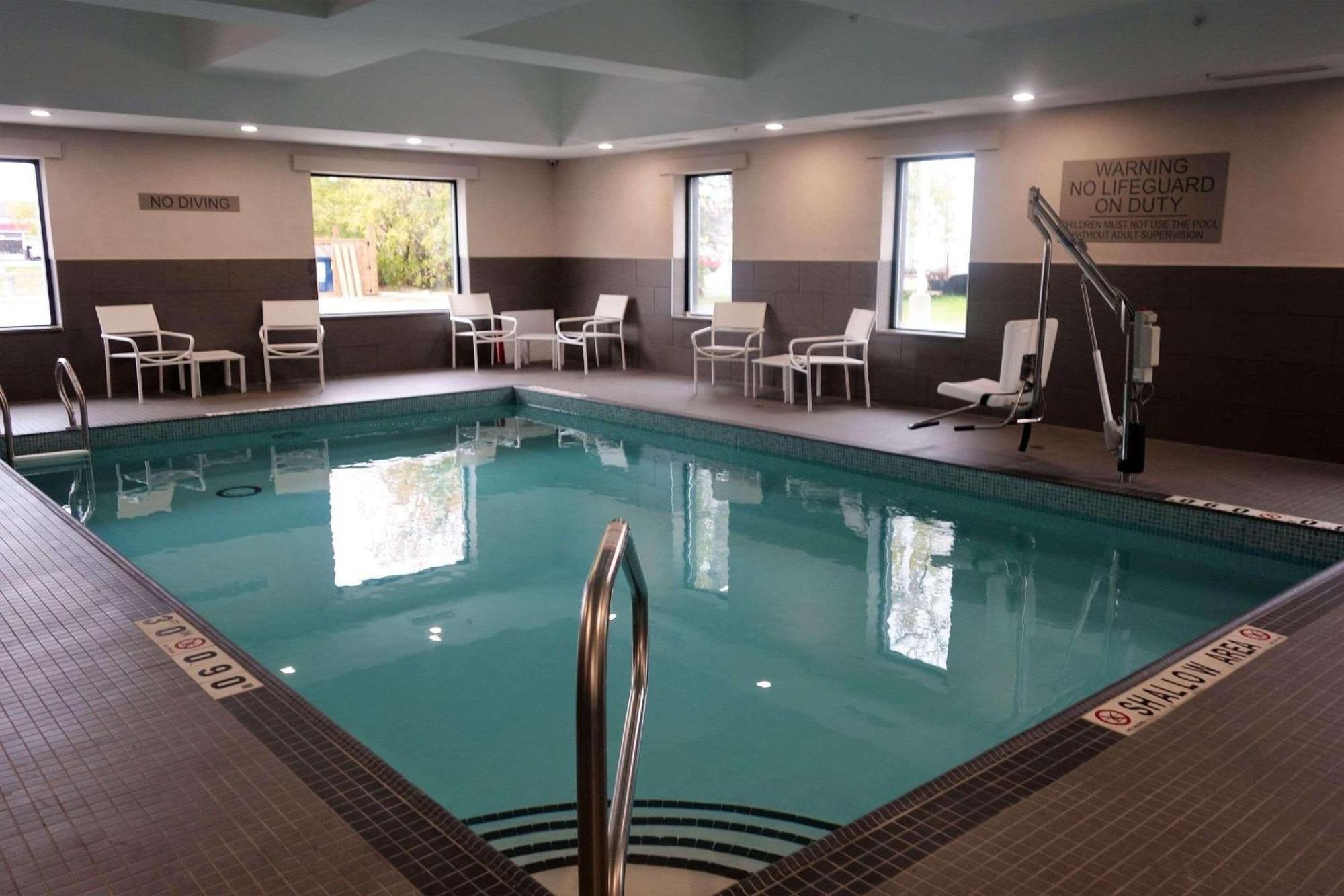 Country Inn & Suites By Radisson, Belleville, On Екстериор снимка