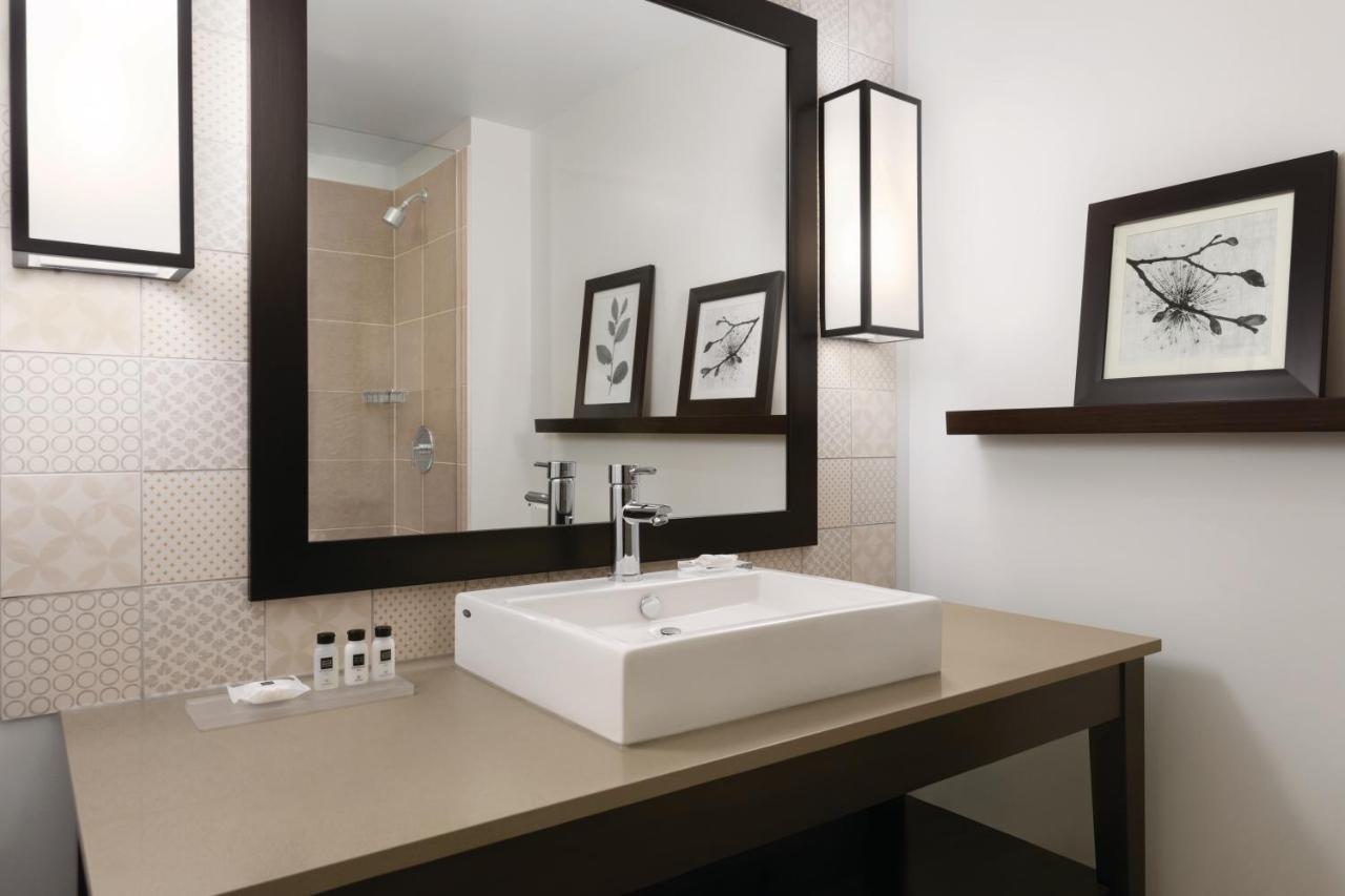 Country Inn & Suites By Radisson, Belleville, On Екстериор снимка